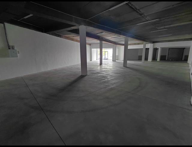 430M² OFFICE TO LET IN HALFWAY GARDENS
