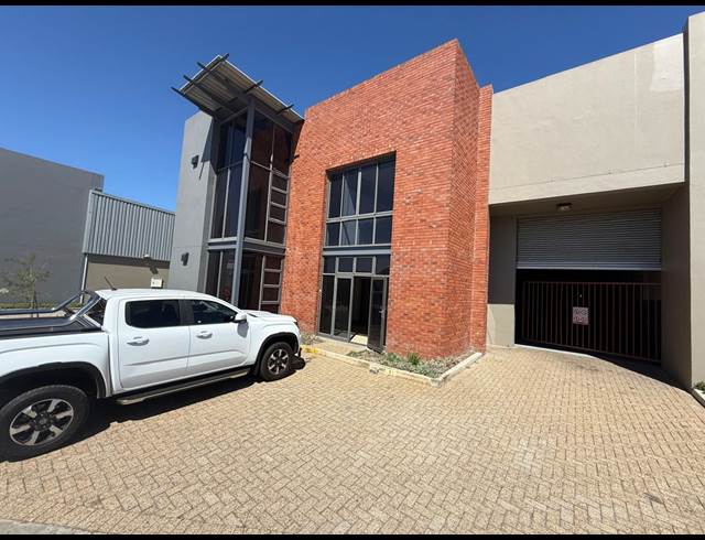 519M² WAREHOUSE TO LET IN STIKLAND INDUSTRIAL