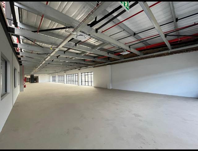 4,883M² WAREHOUSE TO LET IN WATERFALL
