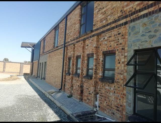 1,760M² WAREHOUSE TO LET IN POMONA