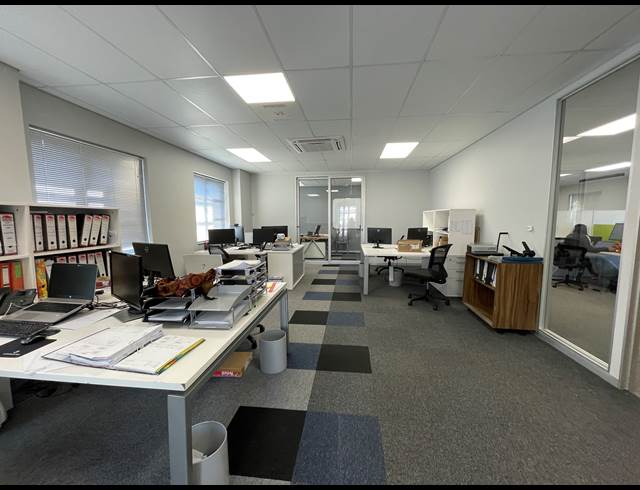 425M² OFFICE TO LET IN BRYANSTON