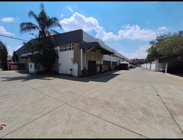 10,313M² WAREHOUSE TO LET IN INDUSTRIA