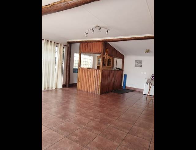 4 BEDROOM FREESTANDING TO LET IN BIRCHLEIGH