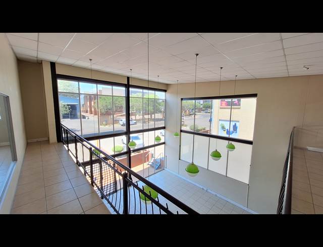 420M² SHOWROOM TO LET IN NORTH RIDING