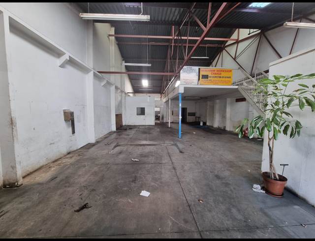 272M² WAREHOUSE TO LET IN STEELEDALE