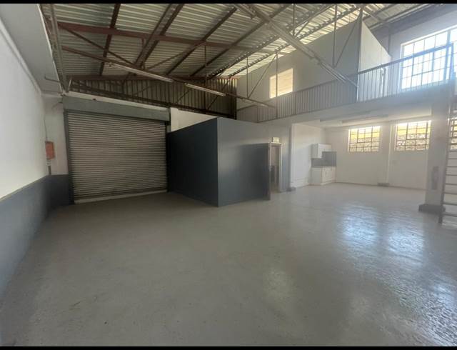 150M² WAREHOUSE TO LET IN STEELEDALE