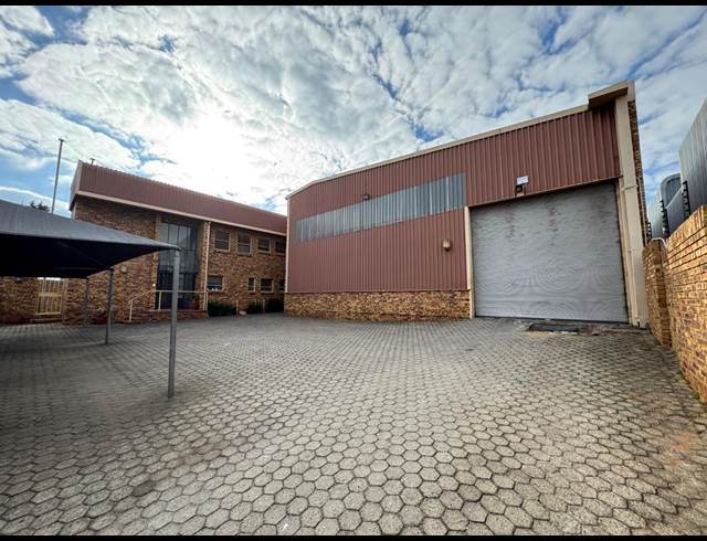 1,300M² WAREHOUSE TO LET IN ROBERTVILLE