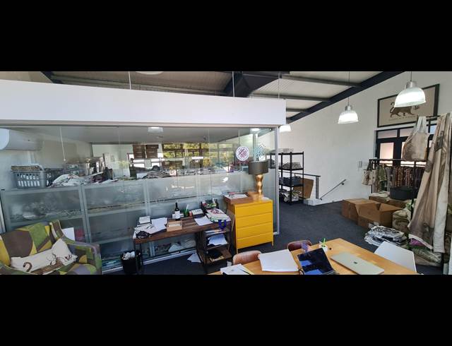 226M² WAREHOUSE TO LET IN WESTLAKE