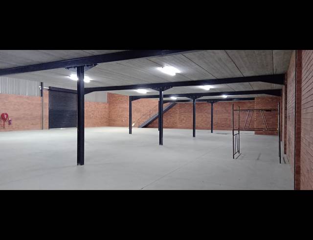 1,162M² WAREHOUSE TO LET IN ORMONDE