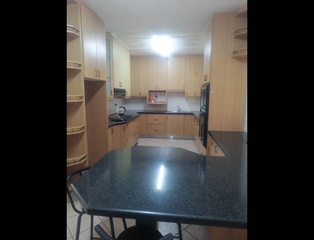 5 BEDROOM FREESTANDING RENTED IN FAIRVIEW