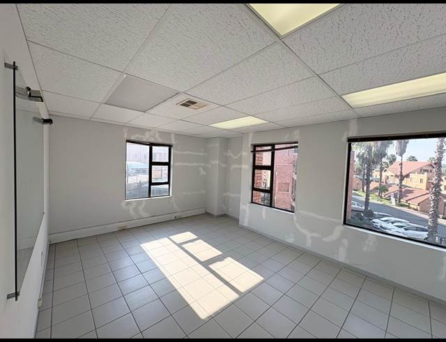 145M² OFFICE TO LET IN FOURWAYS