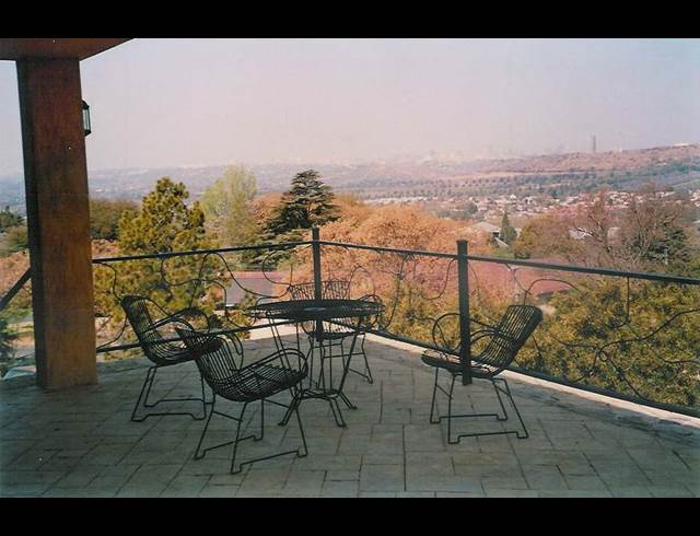 3 bed property to rent in NORTHCLIFF