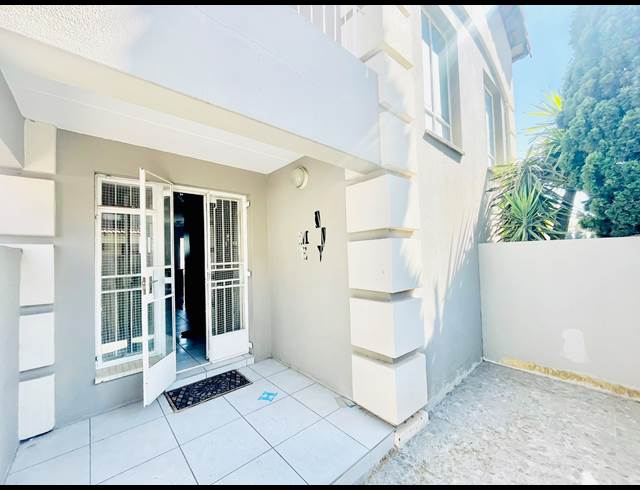2 BEDROOM TOWNHOUSE RENTED IN SUNNINGHILL