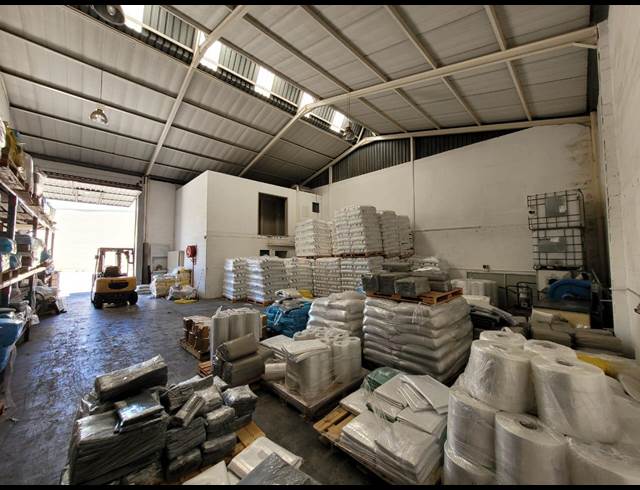 230M² WAREHOUSE RENTED IN KILLARNEY GARDENS
