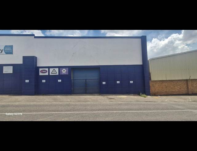 600M² WAREHOUSE TO LET IN CITY WEST