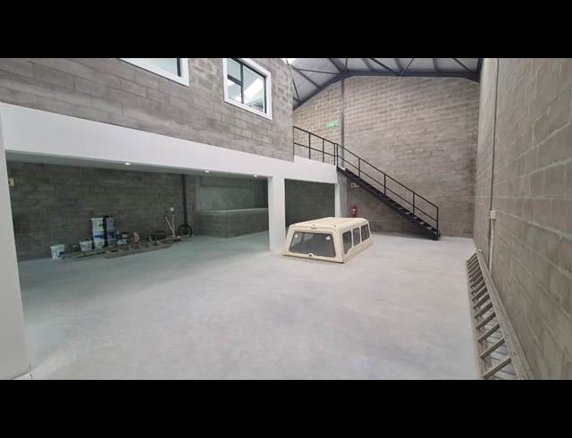 300M² WAREHOUSE TO LET IN RIVERGATE