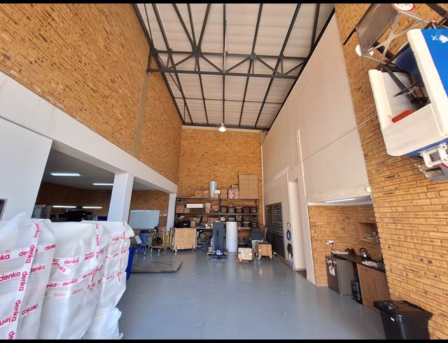 377M² WAREHOUSE TO LET IN LANSERIA