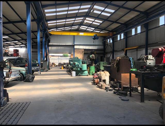 1,000M² WAREHOUSE TO LET IN KNIGHTS