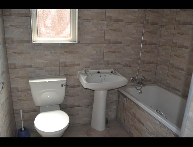 2 BEDROOM PROPERTY TO RENT IN FREELAND PARK