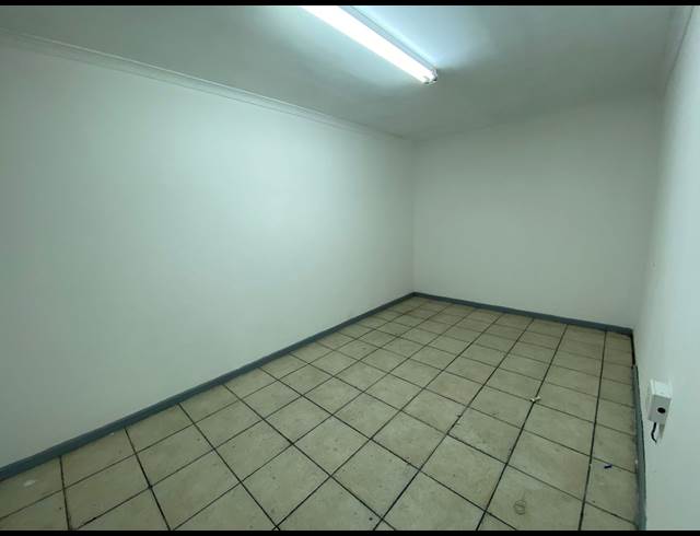1,250M² WAREHOUSE TO LET IN KILLARNEY GARDENS