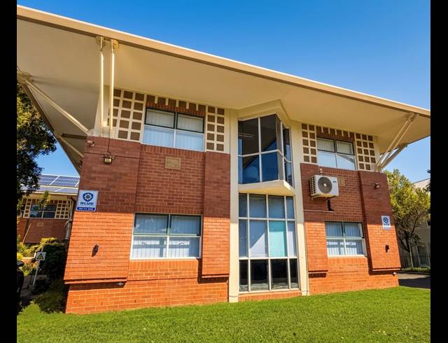 180M² OFFICE RENTED IN EDGEMOUNT ESTATE