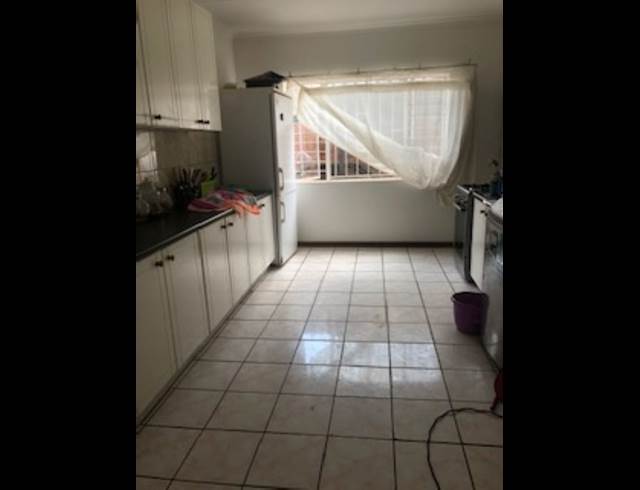 2 bed property to rent in FLORIDA