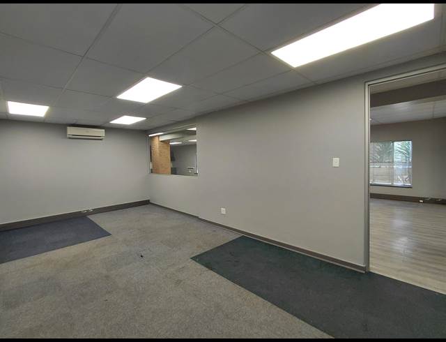 2,899M² WAREHOUSE TO LET IN CLAYVILLE