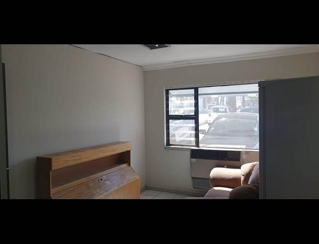 200M² OFFICE TO LET IN POMONA