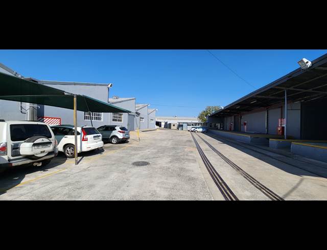 1,445M² WAREHOUSE TO LET IN DAL JOSAFAT