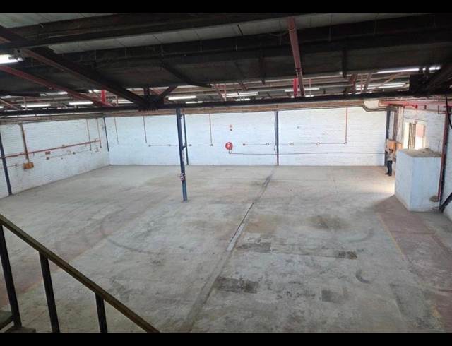 1,072M² WAREHOUSE TO LET IN BURBREEZE