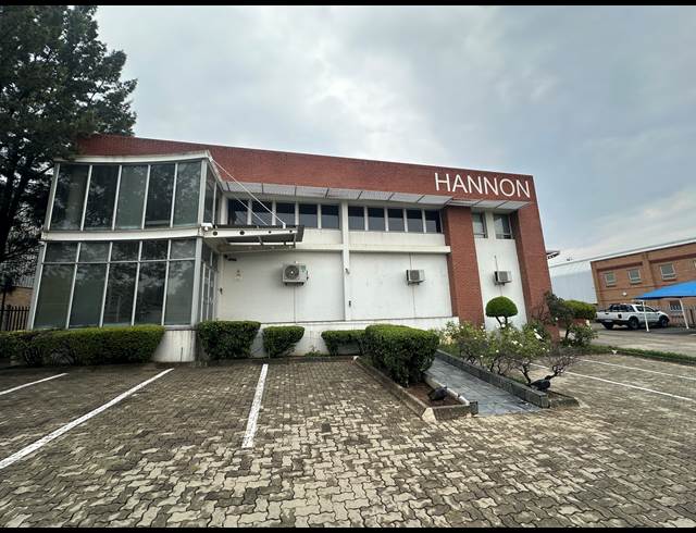 1,880M² WAREHOUSE TO LET IN LINBRO PARK