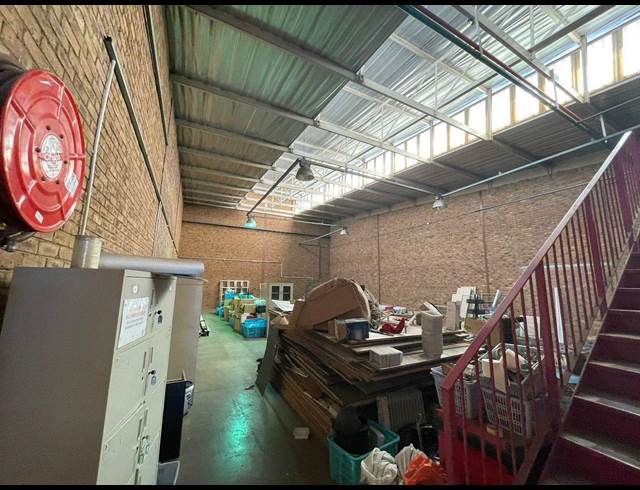 350M² WAREHOUSE TO LET IN MEADOWDALE