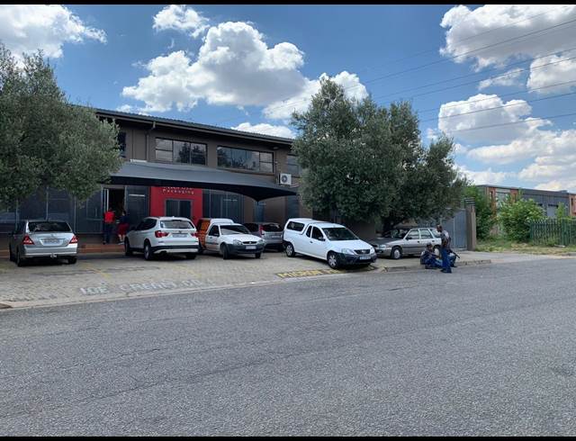 880M² WAREHOUSE TO LET IN STRIJDOMPARK