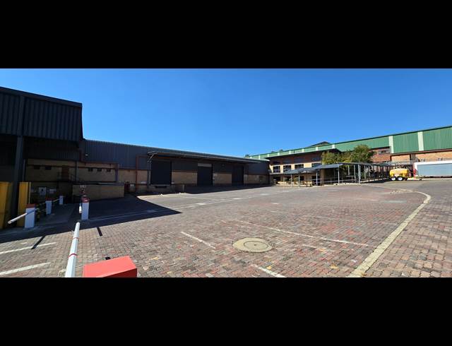 3,800M² WAREHOUSE TO LET IN NORTH RIDING