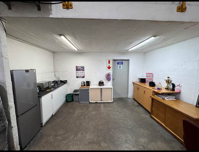 552M² WAREHOUSE TO LET IN RED HILL