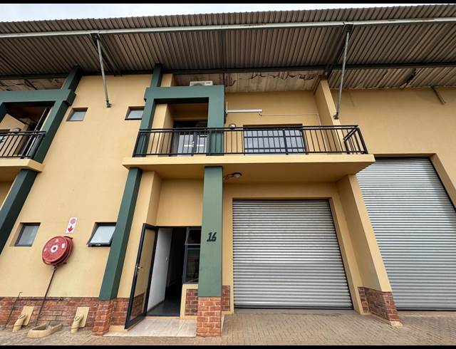 114M² WAREHOUSE TO LET IN CLAYVILLE