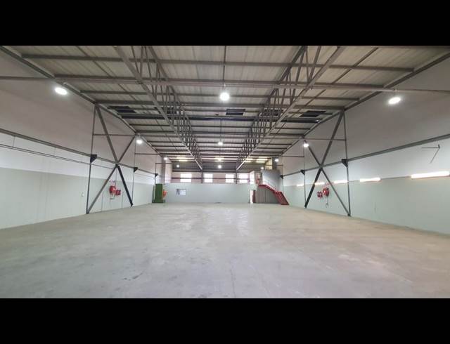 734M² WAREHOUSE TO LET IN JET PARK