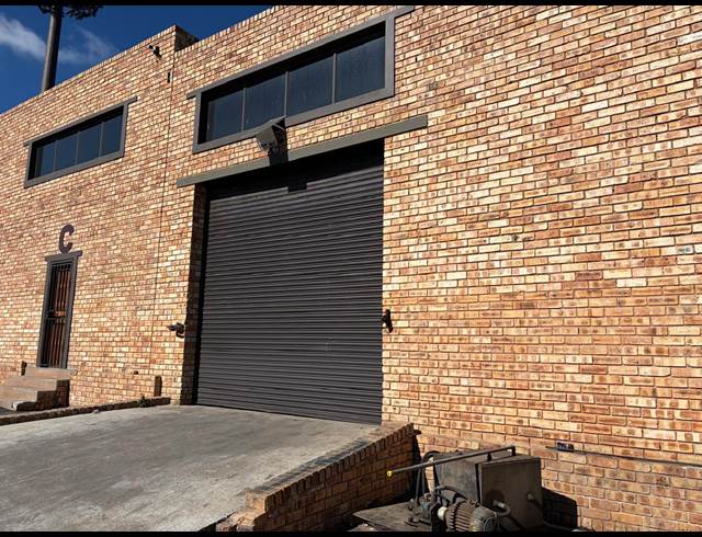 270M² WAREHOUSE TO LET IN WEST TURFFONTEIN