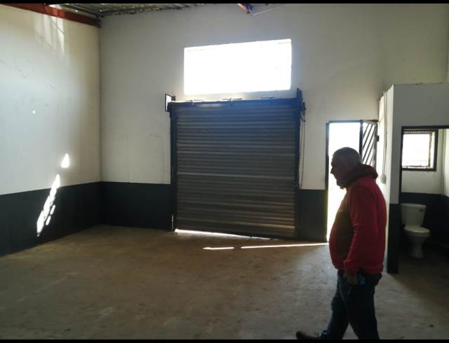 100M² WAREHOUSE TO LET IN GOLDEN SPRINGS