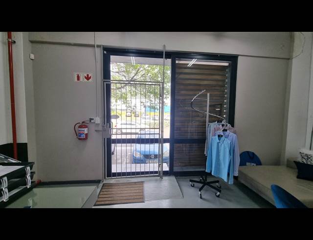 180M² MINI FACTORY TO LET IN SALT RIVER