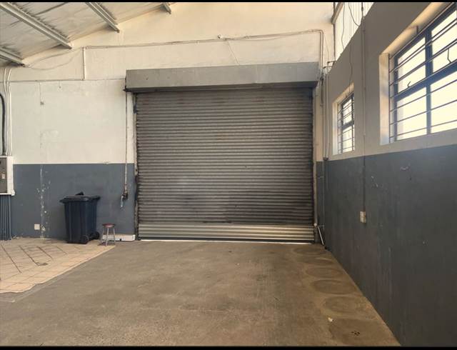 350M² WAREHOUSE TO LET IN OTTERY