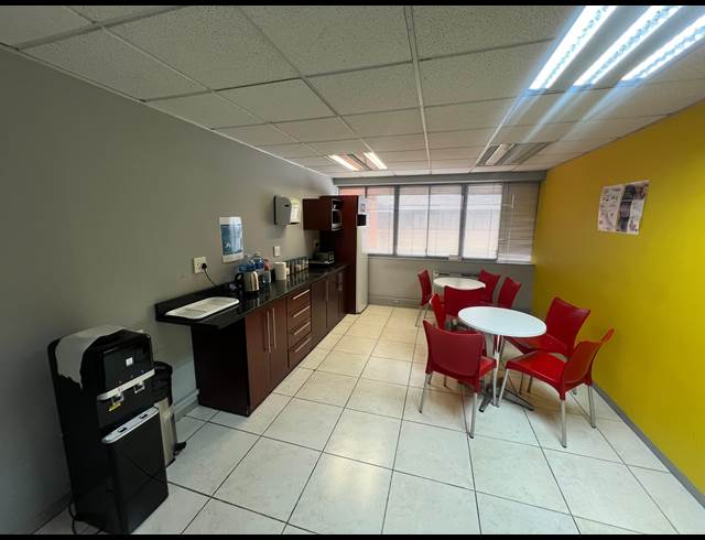 1,246M² OFFICE TO LET IN DAWNCLIFFE