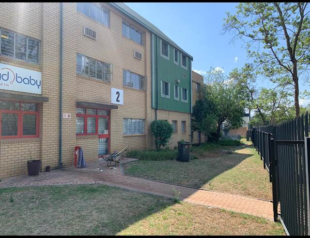 576M² WAREHOUSE TO LET IN STRIJDOMPARK