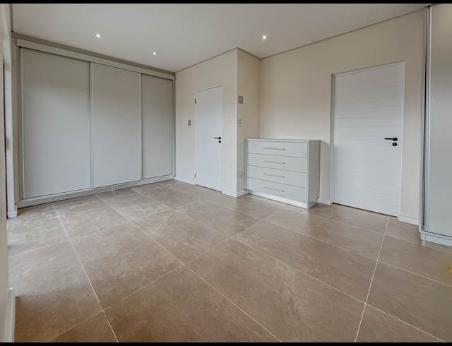 4 BEDROOM TOWNHOUSE TO LET IN SEAWARD ESTATES