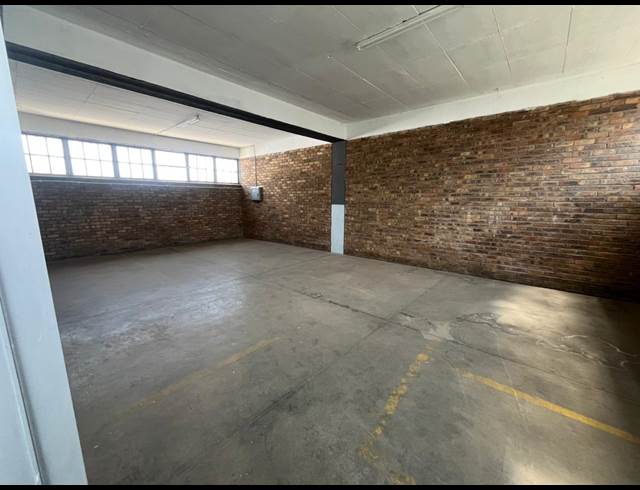 261M² WAREHOUSE TO LET IN EASTLEIGH