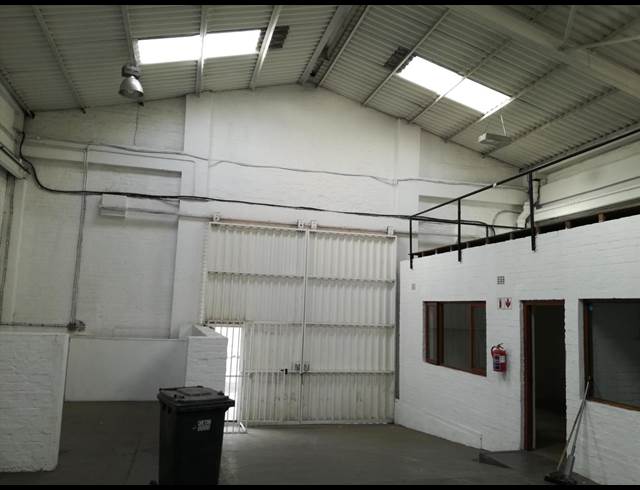 400M² WAREHOUSE TO LET IN SALT RIVER