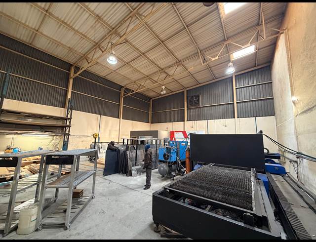 1,894M² WAREHOUSE TO LET IN KYALAMI