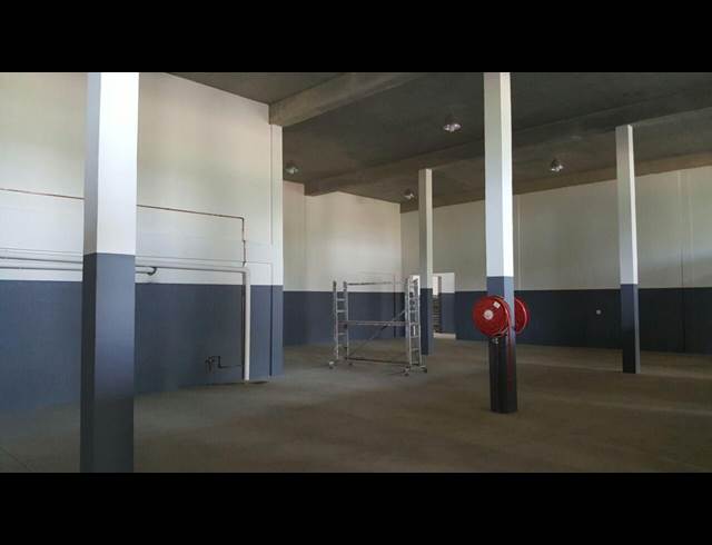 342M² WAREHOUSE TO LET IN POMONA