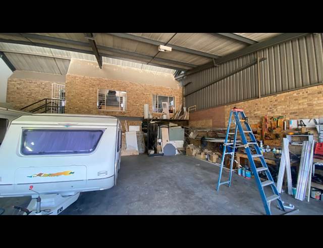 320M² WAREHOUSE TO LET IN HENNOPSPARK