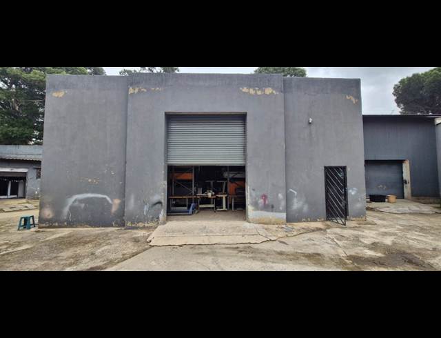300M² BUILDING TO LET IN VILLAGE DEEP